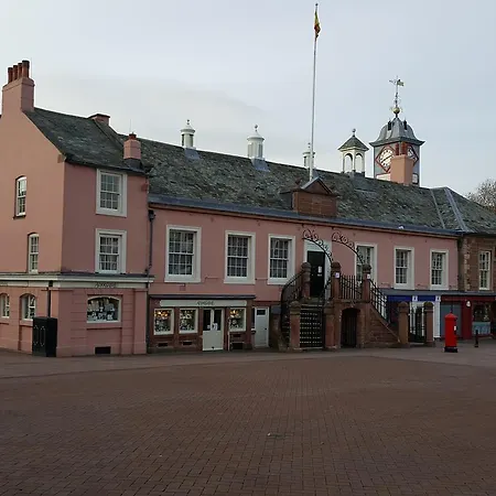 The Sawmills, - Spacious 4 Bedroom Family House - Free Wifi - & Parking - Walk To Castle