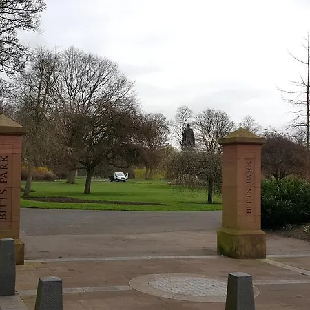 The Sawmills, - Spacious 4 Bedroom Family House - Free Wifi - & Parking - Walk To Castle * Carlisle (Cumbria)