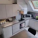 Lejlighed The Sawmills, - Spacious 4 Bedroom Family House - Free Wifi - & Parking - Walk To Castle