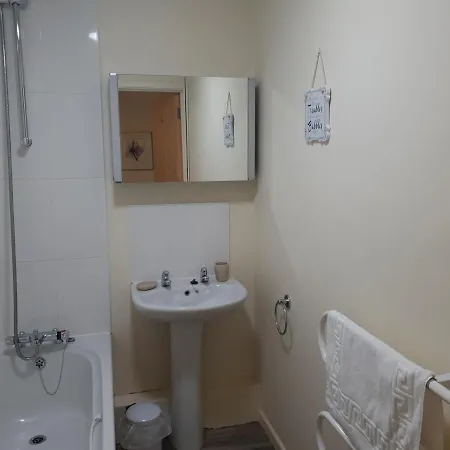 아파트 The Sawmills, - Spacious 4 Bedroom Family House - Free Wifi - & Parking - Walk To Castle *