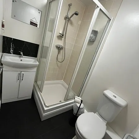 The Sawmills, - Spacious 4 Bedroom Family House - Free Wifi - & Parking - Walk To Castle 아파트 칼라일