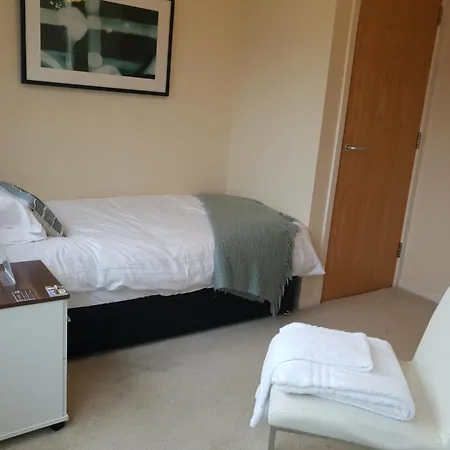 The Sawmills, - Spacious 4 Bedroom Family House - Free Wifi - & Parking - Walk To Castle Apartment Carlisle (Cumbria)