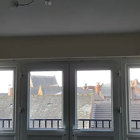 The Sawmills, - Spacious 4 Bedroom Family House - Free Wifi - & Parking - Walk To Castle *