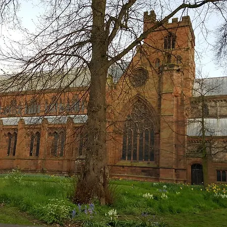 Daire The Sawmills, - Spacious 4 Bedroom Family House - Free Wifi - & Parking - Walk To Castle