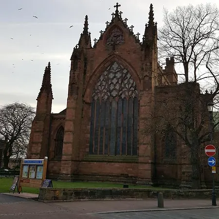 Daire The Sawmills, - Spacious 4 Bedroom Family House - Free Wifi - & Parking - Walk To Castle