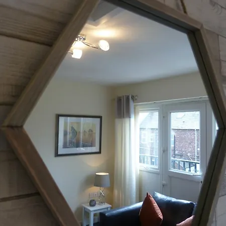 The Sawmills, - Spacious 4 Bedroom Family House - Free Wifi - & Parking - Walk To Castle *