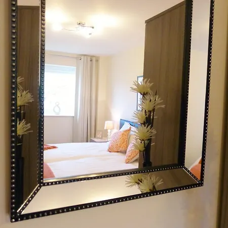 Daire The Sawmills, - Spacious 4 Bedroom Family House - Free Wifi - & Parking - Walk To Castle Carlisle (Cumbria)