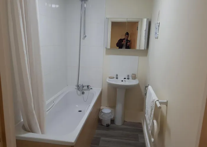 Lejlighed The Sawmills, - Spacious 4 Bedroom Family House - Free Wifi - & Parking - Walk To Castle