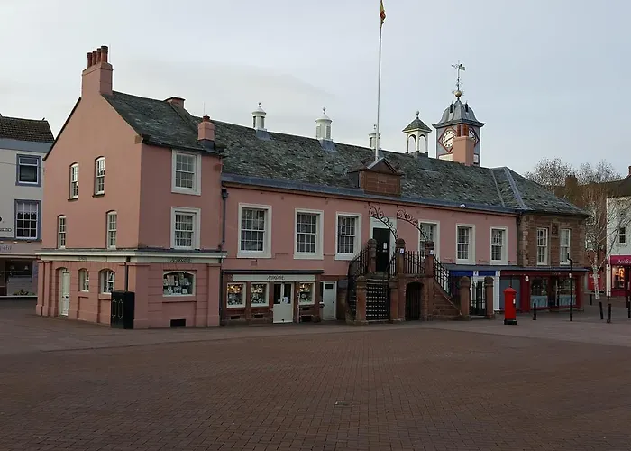 The Sawmills, - Spacious 4 Bedroom Family House - Free Wifi - & Parking - Walk To Castle