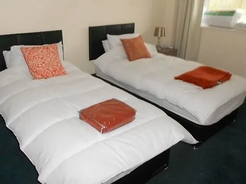 The Sawmills, - Spacious 4 Bedroom Family House - Free Wifi - & Parking - Walk To Castle