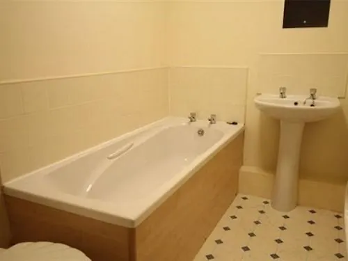 The Sawmills, - Spacious 4 Bedroom Family House - Free Wifi - & Parking - Walk To Castle * Carlisle (Cumbria)