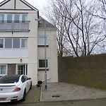 The Sawmills, - Spacious 4 Bedroom Family House - Free Wifi - & Parking - Walk To Castle