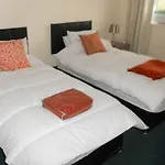 The Sawmills, - Spacious 4 Bedroom Family House - Free Wifi - & Parking - Walk To Castle